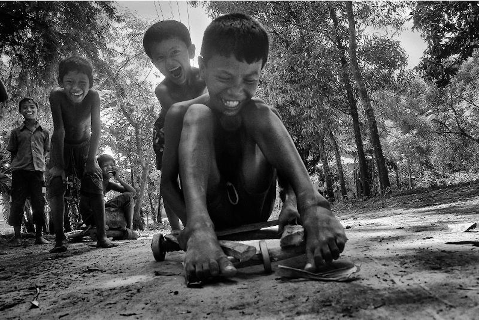 People and Environment B&W by Rasel Rony - Rinse - 800 x 534 jpeg 149kB